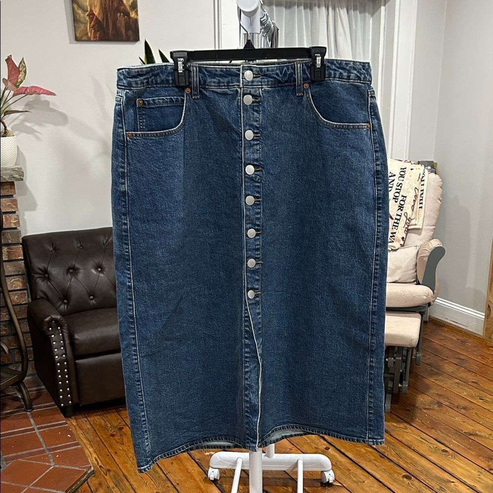 17 New Universal Thread Blue Denim Midi Skirt Button down modest summer